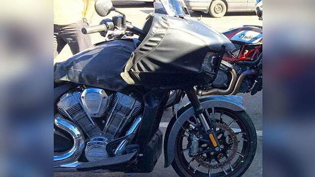 New Indian cruiser spied with a liquid-cooled engine