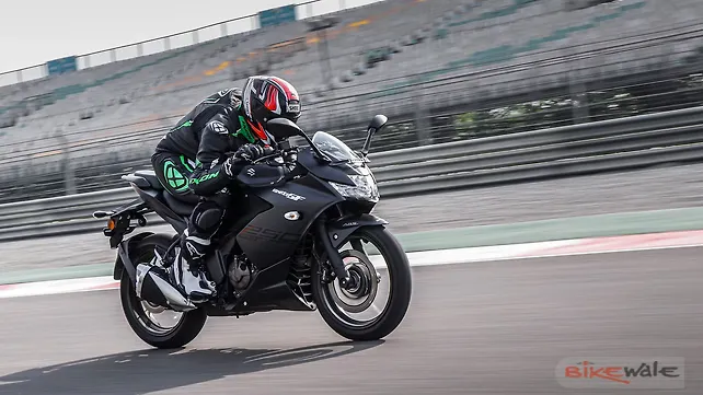 Suzuki Gixxer SF 250 Action Suzuki Gixxer SF 250 Action