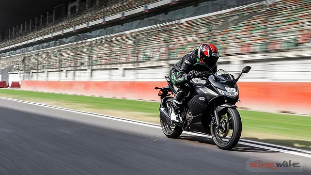 Suzuki Gixxer SF 250 Action Suzuki Gixxer SF 250 Action