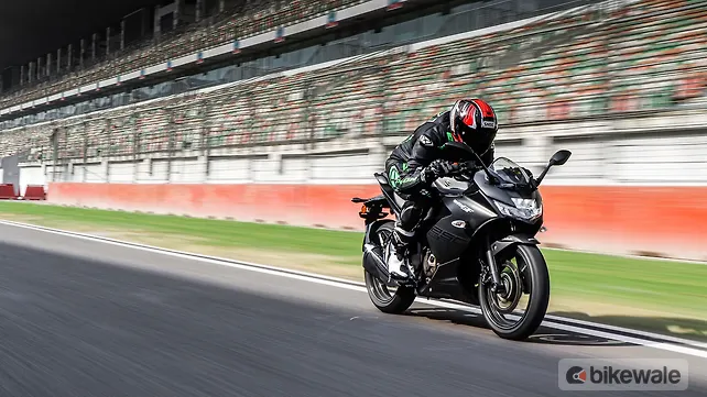 Suzuki Gixxer SF 250 Action Suzuki Gixxer SF 250 Action