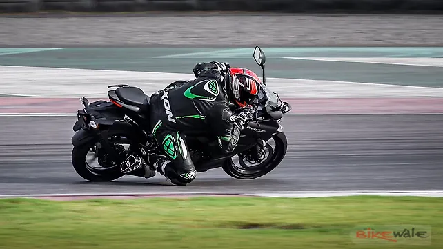 Suzuki Gixxer SF 250 Action Suzuki Gixxer SF 250 Action