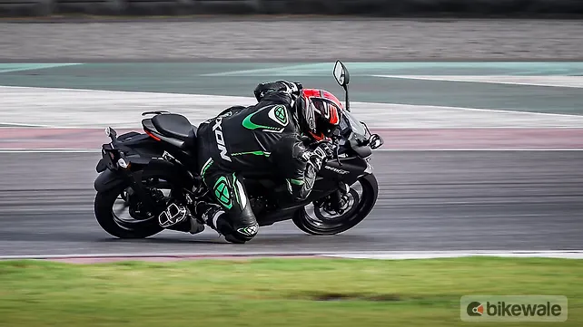 Suzuki Gixxer SF 250 Action Suzuki Gixxer SF 250 Action