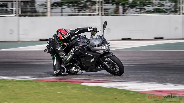 Suzuki Gixxer SF 250 Action Suzuki Gixxer SF 250 Action