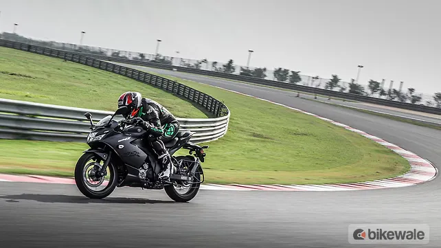 Suzuki Gixxer SF 250 Action Suzuki Gixxer SF 250 Action