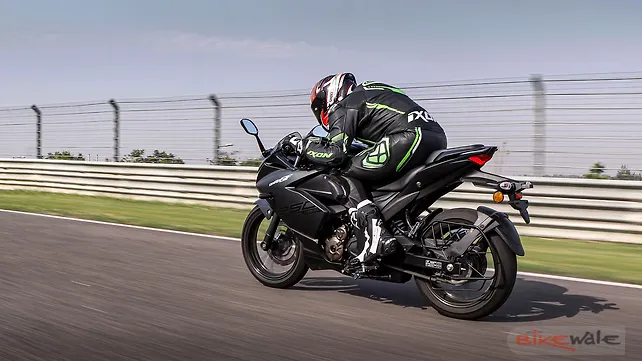 Suzuki Gixxer SF 250 Action Suzuki Gixxer SF 250 Action