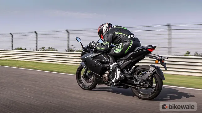 Suzuki Gixxer SF 250 Action Suzuki Gixxer SF 250 Action