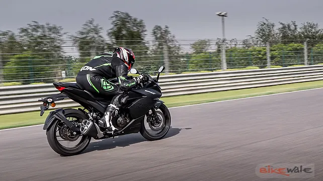 Suzuki Gixxer SF 250 Action Suzuki Gixxer SF 250 Action