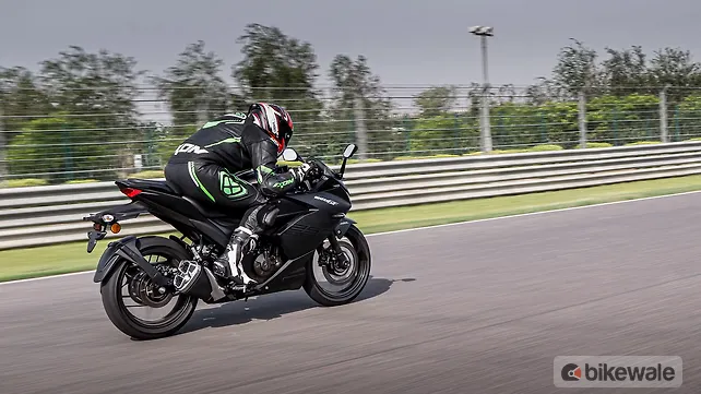 Suzuki Gixxer SF 250 Action Suzuki Gixxer SF 250 Action