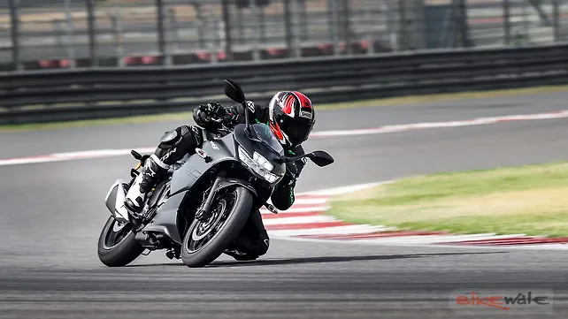 Suzuki Gixxer SF 250 Action Suzuki Gixxer SF 250 Action