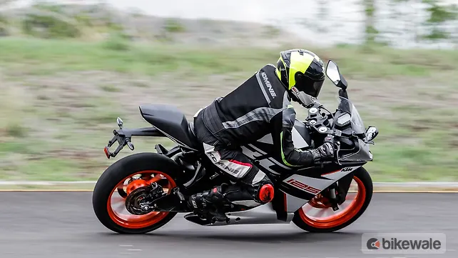 KTM RC 125 First Ride Review - BikeWale