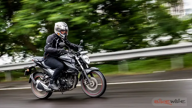 Suzuki Gixxer [2019] Action