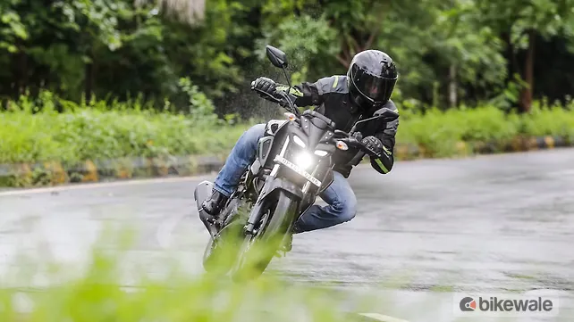 Yamaha MT 15 Action