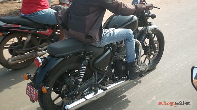 New Royal Enfield Thunderbird spotted testing in India again