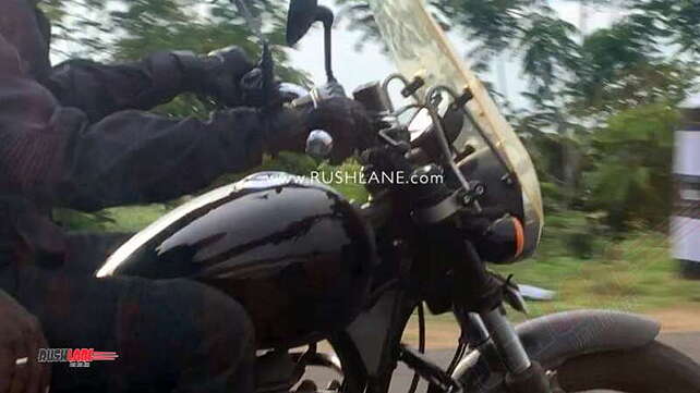 Next-gen Royal Enfield Thunderbird spied with touring accessories