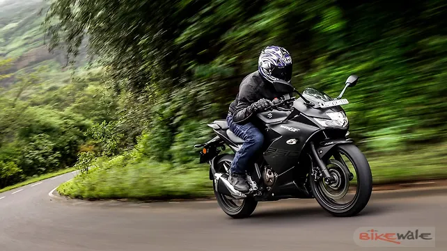 Suzuki Gixxer SF 250 Action