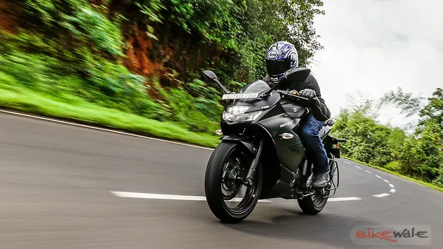 Suzuki Gixxer SF 250 Action