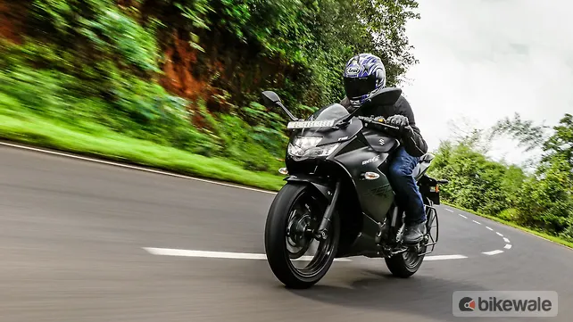 Suzuki Gixxer SF 250 Action