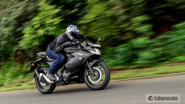 Suzuki Gixxer SF 250 Action
