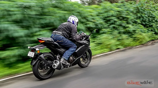 Suzuki Gixxer SF 250 Action