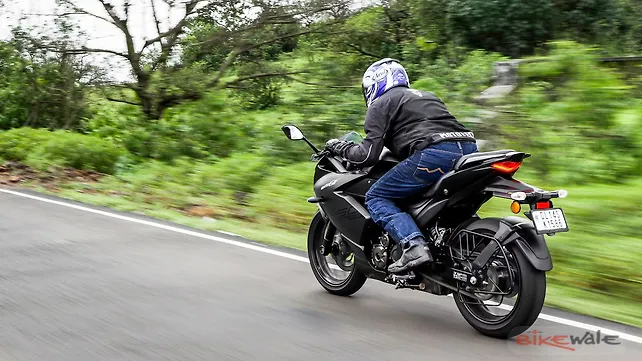 Suzuki Gixxer SF 250 Action