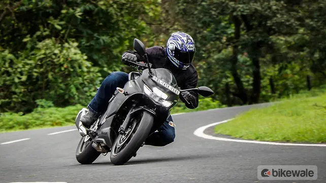 Suzuki Gixxer SF 250 Action