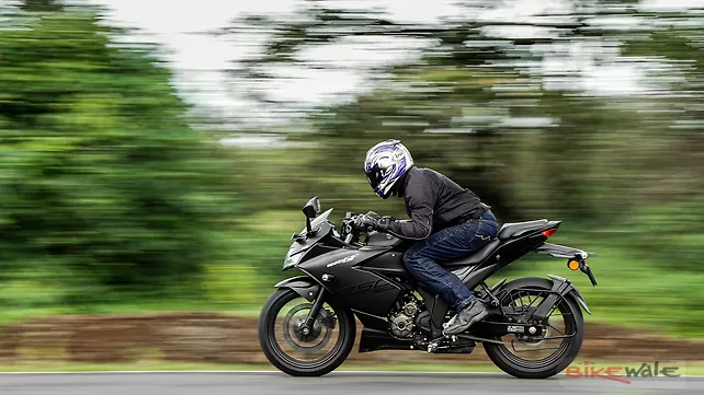 Suzuki Gixxer SF 250 Action