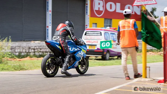 Suzuki Gixxer 250 Action Suzuki Gixxer 250 Action