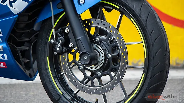 Suzuki Gixxer 250 Action Suzuki Gixxer 250 Action