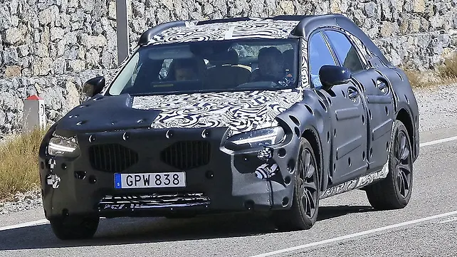 Volvo’s new S90 spotted on test Volvo’s new S90 spotted on test