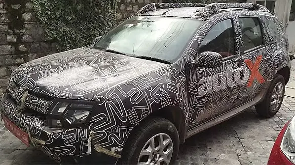 Renault Duster facelift spied with automatic gearbox Renault Duster facelift spied with automatic gearbox