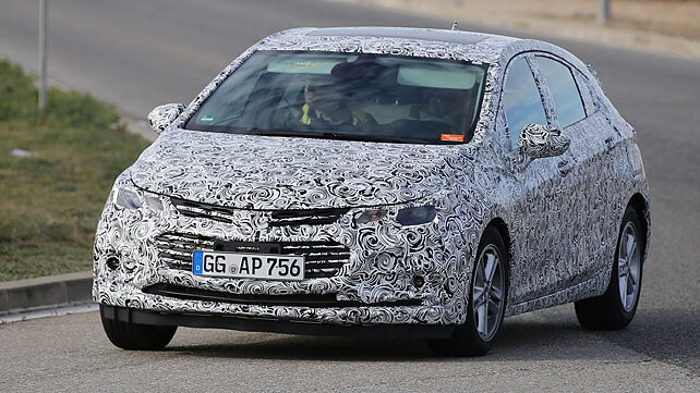 2016 Chevrolet Cruze hatchback spotted on test