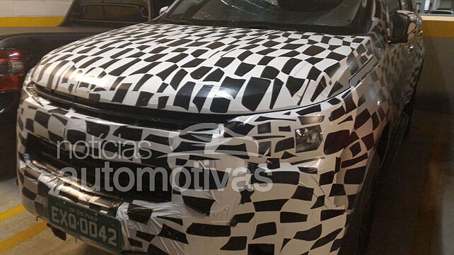 Facelifted Chevrolet Trailblazer spied up close