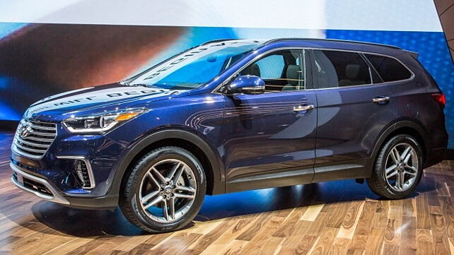 2017 Hyundai Santa Fe premieres at the Chicago Auto Show