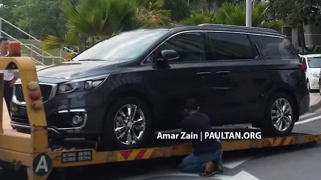 New Kia Carnival spied in Malaysia New Kia Carnival spied in Malaysia