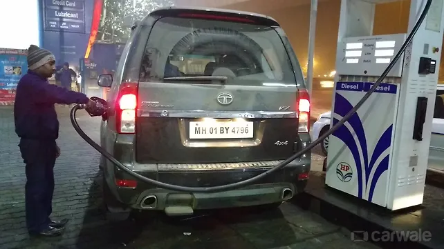 Petrol price reduced by Rs 3.02 and diesel increased by Rs 1.47 Petrol price reduced by Rs 3.02 and diesel increased by Rs 1.47