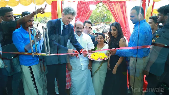 Nissan inaugurates new showroom in Kerala Nissan inaugurates new showroom in Kerala