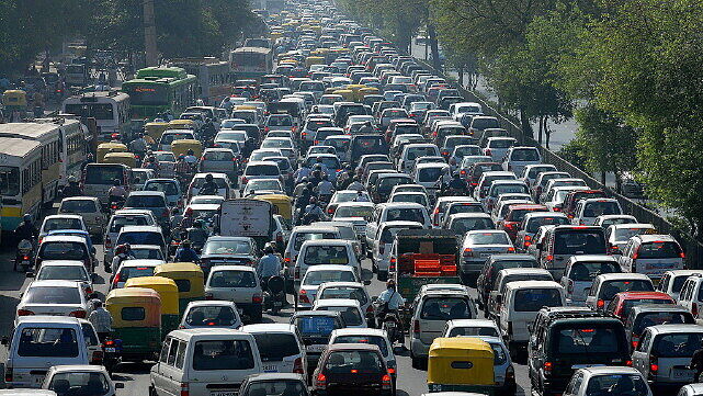 Ban on 2000cc diesel vehicles in Delhi continues, taxis get relief