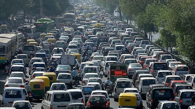 Ban on 2000cc diesel vehicles in Delhi continues, taxis get relief Ban on 2000cc diesel vehicles in Delhi continues, taxis get relief