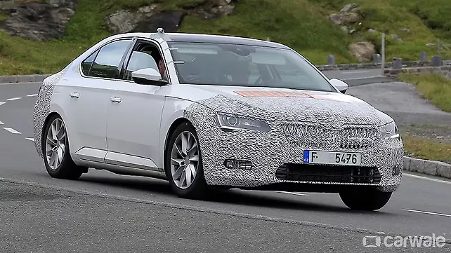 Skoda Superb facelift caught on test Skoda Superb facelift caught on test