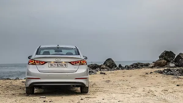 Hyundai Elantra gets 405 bookings within 8 days of launch Hyundai Elantra gets 405 bookings within 8 days of launch