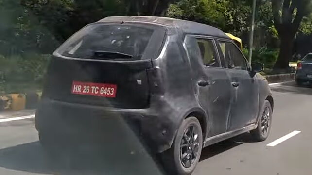 Maruti Suzuki Ignis sporting black alloys spotted on test