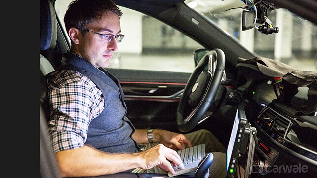 BMW sets up new development center for autonomous driving
