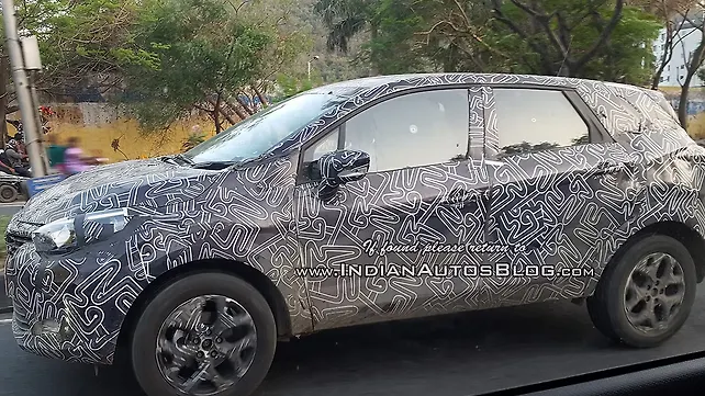 2017 Renault Kaptur spied on test in India before its launch 2017 Renault Kaptur spied on test in India before its launch