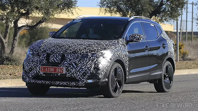Nissan Qashqai facelift spotted on test Nissan Qashqai facelift spotted on test
