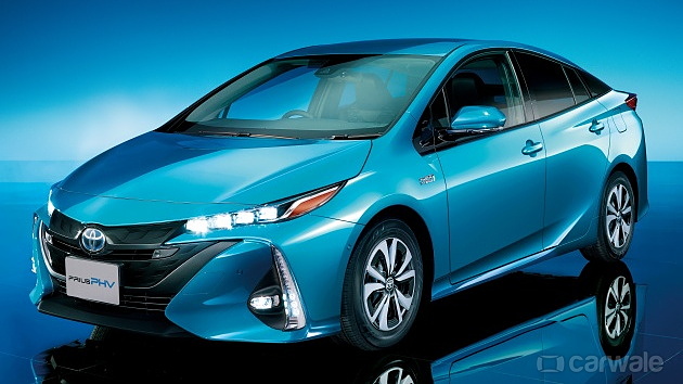 Toyota Prius PHV unveiled for Japan