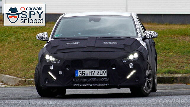 Hyundai i30 Fastback spied testing