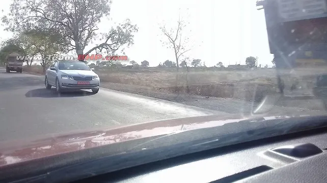 Skoda Octavia facelift spotted on test in India Skoda Octavia facelift spotted on test in India