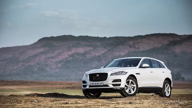 Jaguar F-Pace [2016-2021] Left Front Three Quarter