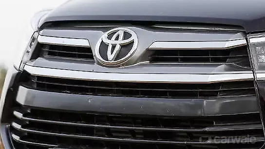 Toyota patents technology that displays autonomous vehicle’s decision process Toyota patents technology that displays autonomous vehicle’s decision process