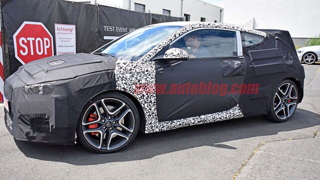 Sport variant of the 2018 Hyundai Veloster spotted testing